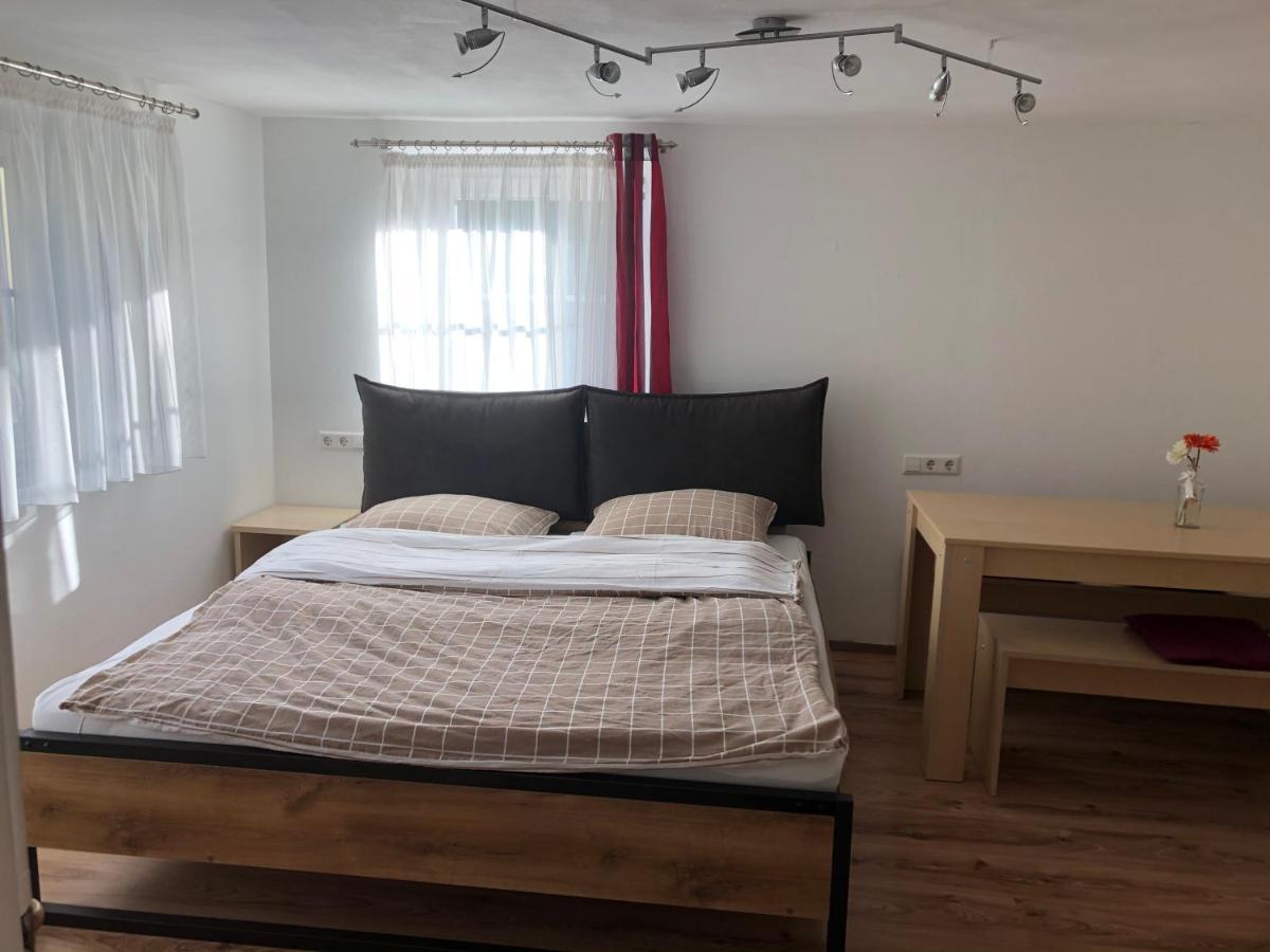 Guest Appartements Mit 2 Getrennten Schlafzimmern Fuer 4 Personen 24H Check In Аален Екстериор снимка